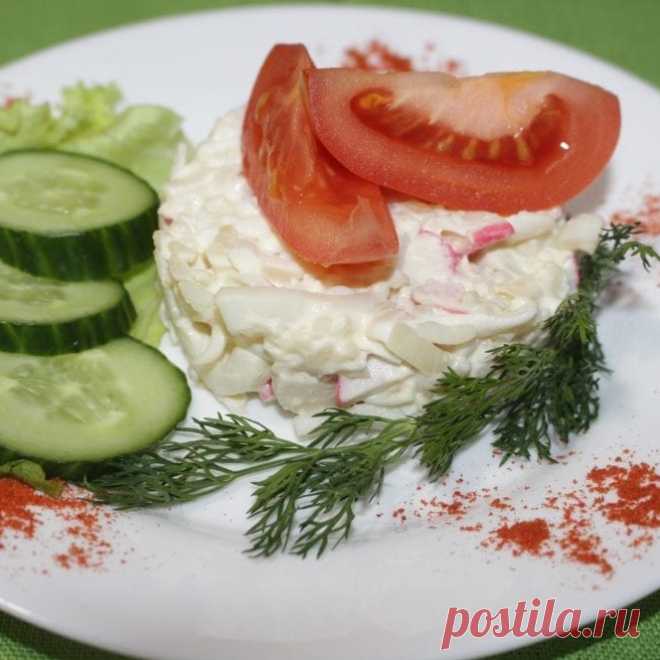 Салат из кальмаров с сыром и яйцом – самый вкусный рецепт Салат из кальмаров с сыром и яйцом с пошаговым описанием приготовления и красивой выкладке на блюдо. Советы от шеф-повара.