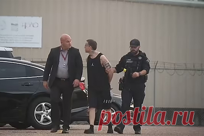 В США трое детей прожили год с трупом брата. Полицейские в городе Хьюстон, штат Техас, США обнаружили троих детей, которые больше года жили в одной квартире с трупом 8-летнего брата. Их 35-летняя мать не бывала дома месяцами, в школе дети в последний раз были в мае прошлого года. Из-за пандемии COVID-19 это не вызвало подозрений.