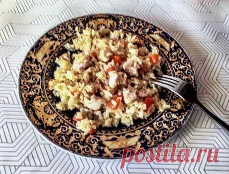 Плов с курицей в утятнице на плите с рассыпчатым рисом