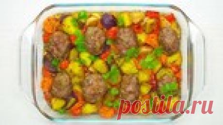 Сочные мясные котлеты с овощами в духовке