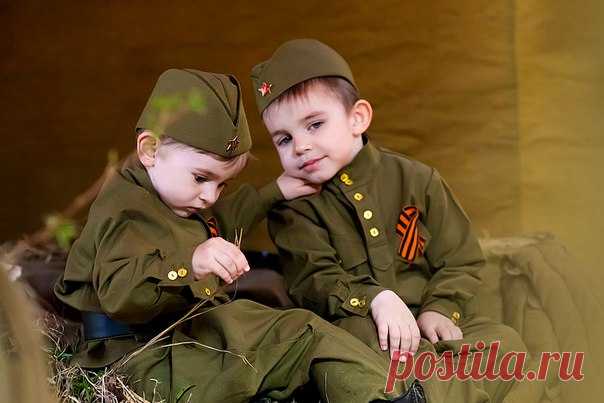 За верность Родине своей! Сегодня мы под мирным небом
Живем и радуем детей! Спасибо Деды - за Победу!
Что дали детство без войны, Спасибо вам! Вы были правы —
Сильней России нет страны! Спасибо, Наши ветераны!
#Старперцо #СпасибоВетераны #СлаваРоссии #дети #ведущий 
#деньпобеды #9мая #старперцо #прожекторшарит #махнемнеглядя #бейфашистов #гитлеркапут #МихаилШитов #ИльяКонстантинов #ЛуиБрандо #песняизфильмащитимеч #щитимеч #артист #музыкант #солдат #военнаяпесня #starперцо ...