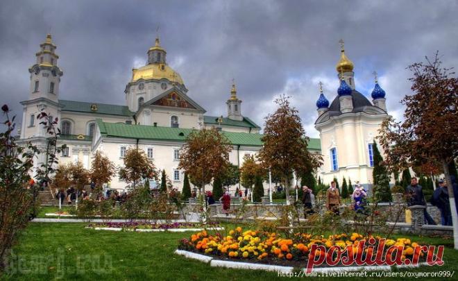 Украина, Почаев: Свято-Успенская Почаевская лавра - великая православная святыня на высокой горе.