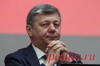 В России оценили решение ЕС по визам фразой «полностью себя не высекли». Если бы Европейский союз (ЕС) вообще прекратил всякое визовое сообщение, это был бы тот случай, когда унтер-офицерская вдова сама бы себя высекла. Об этом в разговоре с «Лентой.ру» заявил первый заместитель председателя комитета Госдумы по международным делам Дмитрий Новиков.
