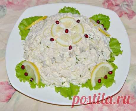 Салат с кальмарами, курицей