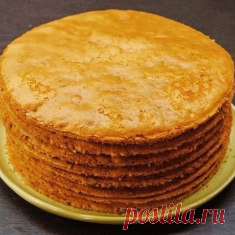 Как быстро приготовить коржи для торта? 

Коржи для торта в количестве девять - десять штук можно приготовить всего за пол часа. Затем взбить или сварить крем, промазать коржи и получится вкуснейший торт. Рецепт приготовления коржей предлагаем ниже... Итак, нам нужны такие продукты: двести грамм сметаны и одна чайная ложечка соды пищевой, плюс двести грамм сахарного песка и три стакана муки. 

Как готовить тесто для коржей: сметана перекладывается в емкость стеклянную, доб...
