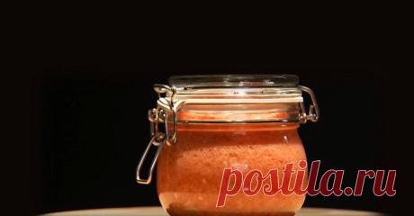 Аджика с яблоками и перцем чили