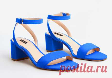 СТИЛЬНО И УДОБНО: ЛУЧШИЕ ВАРИАНТЫ БОСОНОЖЕК НА НЕВЫСОКОМ КАБЛУКЕ Мода не должна мешать вашему комфорту. Именно поэтому мы собрали для вас самые модные и самые удобные летние босоножки на каблуке.

Блочный каблук

Что может быть удобнее, чем небольшой блочный каблук? Именно он задает все сегодняшние обувные тренды. Советуем приобрести хотя бы две или три пары