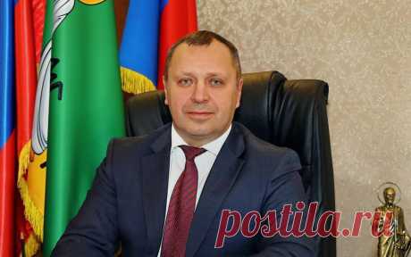 Уволенного мэра в Кузбассе исключили из ЕР за банкет во время траура. Экс-мэра Прокопьевска Вячеслава Старченко и спикера горсовета Наталью Бурдину исключили из партии «Единая Россия» за банкет в день трагедии на шахте «Листвяжная».