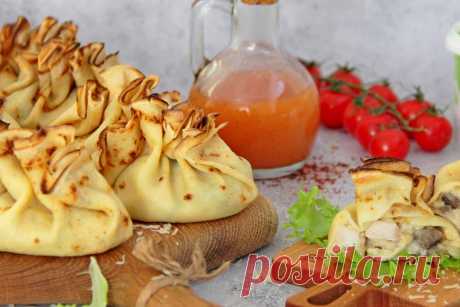 Блины с жульеном из курицы и грибов Блины с жульеном из курицы и грибов - это аппетитное и вкусное блюдо, которое идеально подходит как для праздничного стола, так и для семейного обеда или ужина. Нежный жульен из курицы, сметаны, грибов и сыра прекрасно сочетается с блинами, создавая гармоничный вкус. Попробуйте приготовить это блюдо и насладитесь его изысканным вкусом.