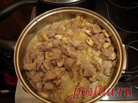 МЯСО В СЫРНОМ СОУСЕ.