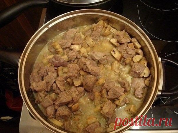 МЯСО В СЫРНОМ СОУСЕ.