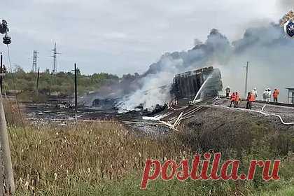 Черный столб дыма от столкновения поезда и грузовика в Смоленской области попал на видео