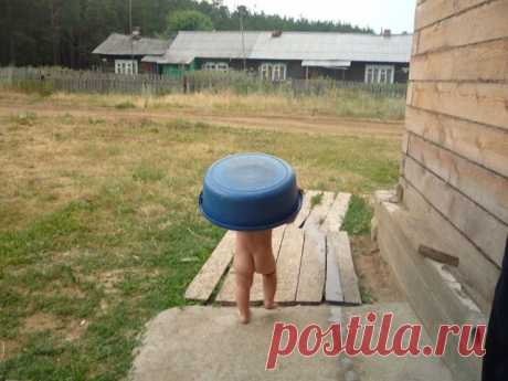 В баньку тихо, чуть дыша,
шлепал тазик не спеша...)))))