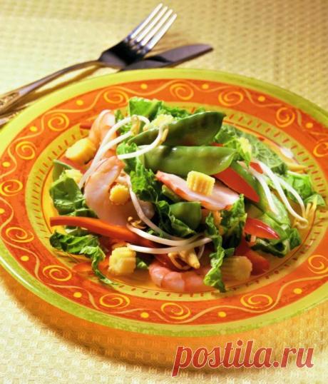 Салат с креветками и кукурузой