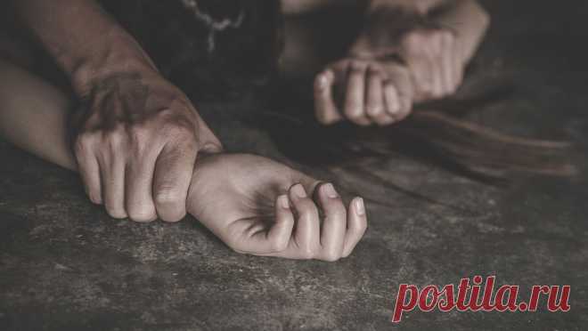 В Твери мужчину взяли под стражу по подозрению в изнасиловании родной сестры. В Твери местный житель был заключен под стражу по подозрению в изнасиловании родной сестры. Об этом сообщили в пресс-службе Московского районного суда города. По версии следствия, имеющий непогашенную судимость мужчина в состоянии ...
