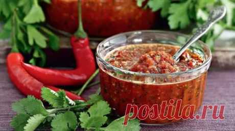 Салат из баклажан "Вкуснотища"

Получается ну очень вкусный салат! Муж сказал, что кроме этого салата больше ничего и не надо - закуска просто супер! Я уже в этом году вторую партию сделала - первая как-то очень быстро разошлась для гостей и родителей. Этот салат не острый, с вкуснючим соусом и приятным запахом чесночка! И, самое главное, делается быстро.
Показать полностью…