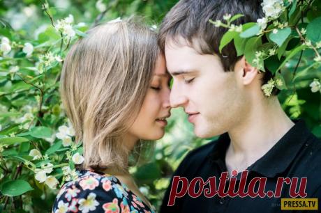 Коротенькие жизненные секреты из Сети | Чёрт побери Были с подругой в Таиланде и купили вставки для увеличения попы. Надел под джинсы и вуаля ты - Дженнифер Жопес. Я ходила, кайфовала и радовалась, пока не сходила на дискотеку. Надо было видеть мое лицо, когда в самый кайфовый момент танцев я глажу себя по ноге, а там моя попа. Из-за сильной жары и пота эти две накладки сползли к коленкам. :) Хорошо, что все были пьяные. ххх Лишилась девственности в 18 лет. Осознанный шаг,...