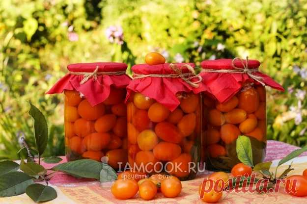 Помидоры черри в листьях вишни