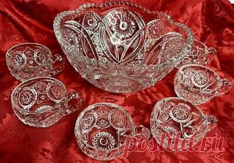 Vintage L.E. Smith Daisy Punch Bowl  Hobstar Chrystal Cut Scalloped Set 6 cups  | eBay Vintage L.E. Smith Daisy Punch Bowl  Hobstar Chrystal Cut Scalloped Set 6 cups. Excellent condition, beautiful heavy glass. Adorable set!