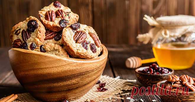 Диетическое овсяное печенье: 5 вкуснейших рецептов Овсяное печенье – любимое лакомство многих поколений. Практически в каждой кондитерской можно найти это вкуснейшее изделие. Однако для тех, кто следит за фигурой, оно попадает в чёрный список из-за высокой калорийности. Мы же предлагаем приготовить диетическое овсяное печенье, которым может себя побаловать каждый.