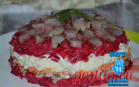 Салат с сельдью даже вкуснее, чем обычная и привычная нам "селедка в шубе"!