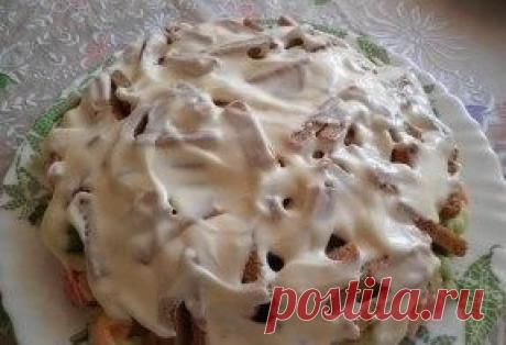 Салат с куриным филе, сухариками и овощами / Удивительная еда!