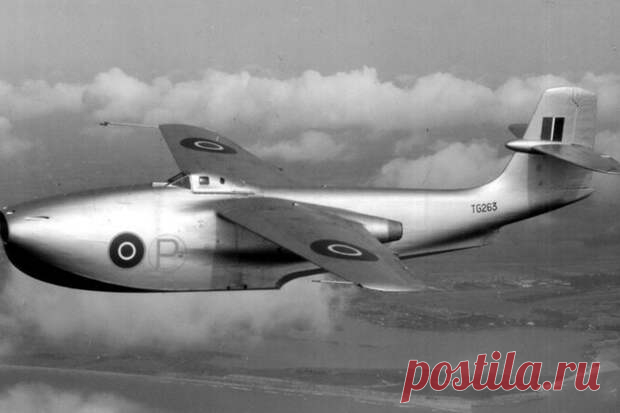 Saunders-Roe SR.A/1: гибрид лодки и реактивного самолета - Антимракобес: наука, технологии, скептицизм - 3 мая - 43876918849 - Медиаплатформа МирТесен Странная, немного комичная форма фюзеляжа этого самолёта обусловлена одним-единственным фактором – необходимостью объединить в одной машине летающую лодку и реактивный самолёт. У Saunders-Roe это неплохо получилось. И до, и после вoйны летающие лодки рассматривались как наиболее перспективный вид - 3 мая - 43876918849 - Медиаплатформа МирТесен
