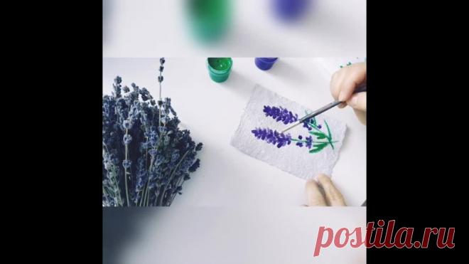 Гуашь на бумаге ручной работы ложится очень хорошо.
Именно эта бумага с добавлением лаванды, она даже ей очень приятно пахнет.

Бумага отлично подойдет для открыток, визиток и бирок под украшения и кольца.
Показать полностью...