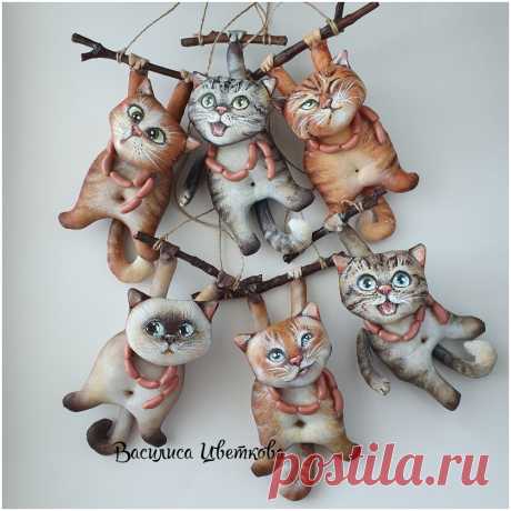 Кот с сосисками