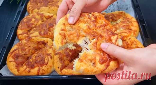 Ароматные булочки с картошкой. Начинку можно менять. Это не пирожки, а именно булочки | SUPER... Тесто: горячее молоко - 150 мл., горячая вода - 150 мл., сахар - 1 ст. л., соль - 0,5 ч. л., сметана - 2 ст. л., дрожжи сухие - 7 гр., мука - 550-600 гр. Начинка: картофель отварной - 3 шт.( 500 гр...