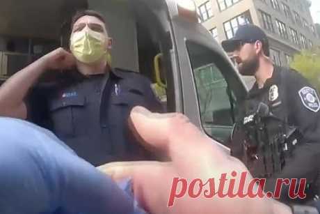 Появилось видео инцидента с пьяной девушкой в номере Ничушкина. Департамент полиции Сиэтла опубликовал видео с вызова в отеле, где, предположительно, произошел инцидент с участием российского форварда «Колорадо Эвеланш» Валерия Ничушкина. В кадр попал врач команды Брэдли Чангстрем. Он сообщил офицеру, что в номере игрока нашли 28-летнюю женщину. Россиянин в видеоролике не появился.