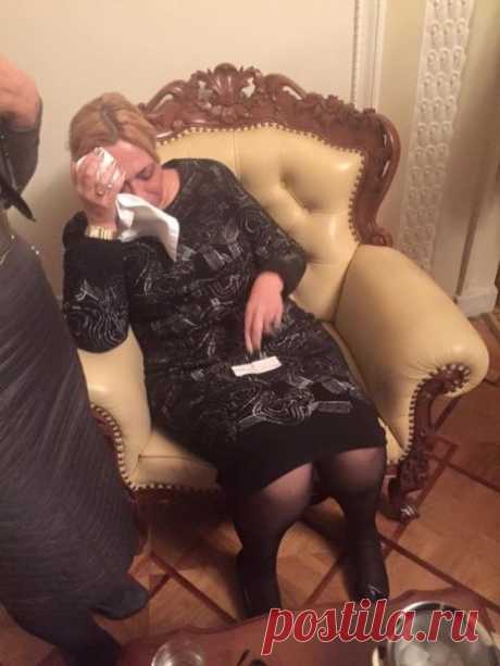 Тетерев ударил по голове Кужель - Депутат обнародовал фото &quot;тяжело травмированной&quot; Кужель и орудие преступления - Политика - ТСН.ua