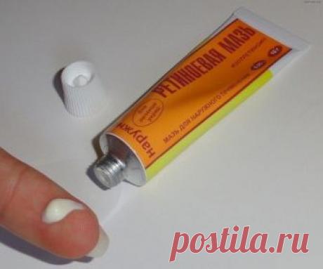 МАЗИ ПРОТИВ МОРЩИН ЗА КОПЕЙКИ! 
Прочитала на одном женском форуме, что дамы избавляются от морщин при помощи аптечных мазей. Купила в аптеке за три копейки. Я в шоке. Морщины на лбу разгладились!!!!!! Девочки, не нужно дорогостоящих кремов - с морщинами с успехом борются аптечные мази от морщин. Вот моя подборка лучших средств из аптеки: 
Ретиноевая мазь от морщин. 
Ретинол (витамин А) считается главным «врагом» старости, ведь именно благодаря нему происходит регенерация к...