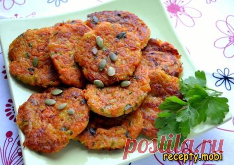 Драники из тыквы и картофеля без яиц

✅Ингредиенты тыква (очищенная) - 250 г; картофель очищенный – 250 г; лук зеленый и петрушка – 10 г; мука – 40 г; черный молотый перец – щепоть; соль – ½ ч. л; масло растительное - 1-2 ст. л.