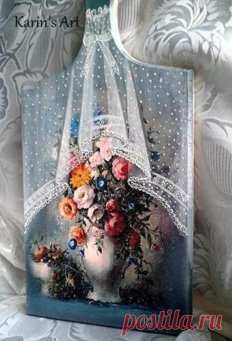 (4) Facebook