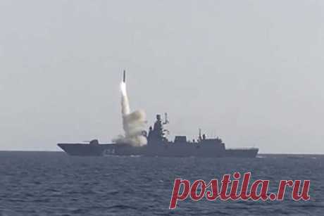 В России рассказали об «огрызающейся» ракете. Российские гиперзвуковые ракеты «Циркон» испытают залповым пуском с фрегата «Адмирал Горшков», что позволит проверить концепцию «пчелиного роя», позволяющего отвлекать огонь противовоздушной системы (ПВО) вероятного противника, пишет военный обозреватель ТАСС Дмитрий Литовкин.