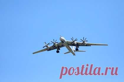 Российские ракетоносцы Ту-95МС совершили плановый полет над Чукотским морем. Российские стратегические ракетоносцы Ту-95МС совершили плановый полет в воздушном пространстве над нейтральными водами Чукотского моря, сообщило Минобороны России. Продолжительность полета двух самолетов составила более 13 часов. Экипажи Ту-95МС осуществили дозаправку в воздухе.