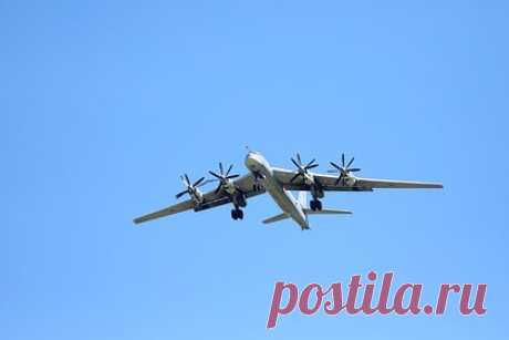 Российские ракетоносцы Ту-95МС совершили плановый полет над Чукотским морем. Российские стратегические ракетоносцы Ту-95МС совершили плановый полет в воздушном пространстве над нейтральными водами Чукотского моря, сообщило Минобороны России. Продолжительность полета двух самолетов составила более 13 часов. Экипажи Ту-95МС осуществили дозаправку в воздухе.