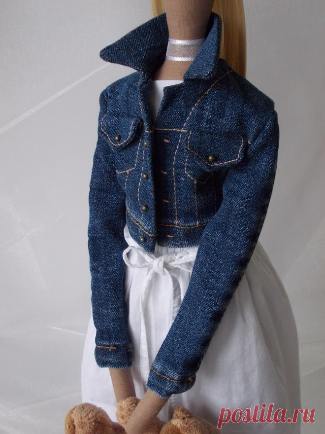 Here are some of my ideas. How to make from your old jeans a beautiful Denim jacket for your Tilda Doll

PDF Pattern and tutorial Denim Jacket for Tilda doll which is 25 inches (65 cm) tall , and Odiva Tilda doll.
If you want to make an Odiva doll yourself, here is the link for it:

https://www.etsy.com/listing/930948781/pdf-sewing-pattern-and-tutorial-for?ref=shop_home_active_17