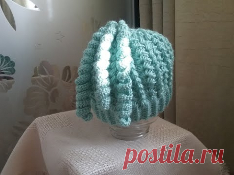 Теплая ажурная шапка  со спиральками крючком