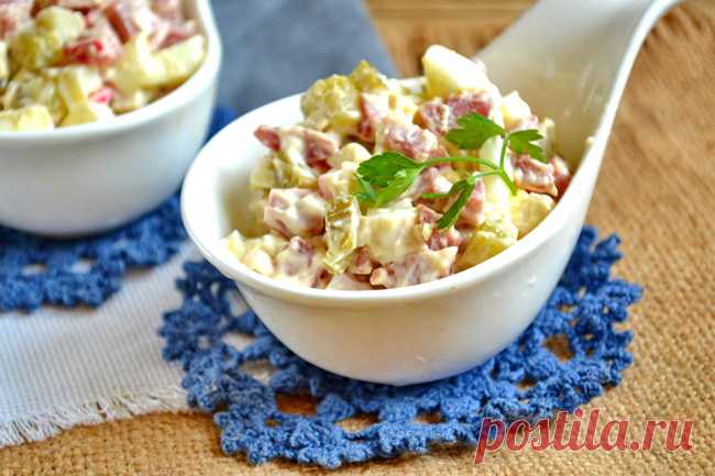 Салат с копченой колбасой и крабовыми палочками. Рецепт с фото. | Еда XXI века. Кулинарный блог Тимошина Алексея.