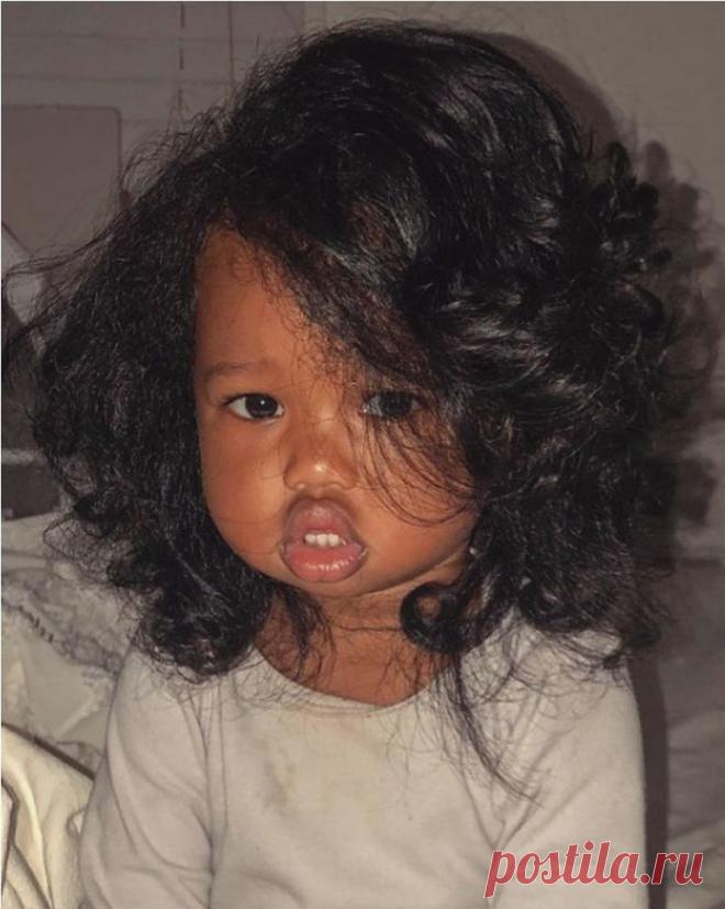 Годовалая красотка покоряет Интернет своими пухлыми губами