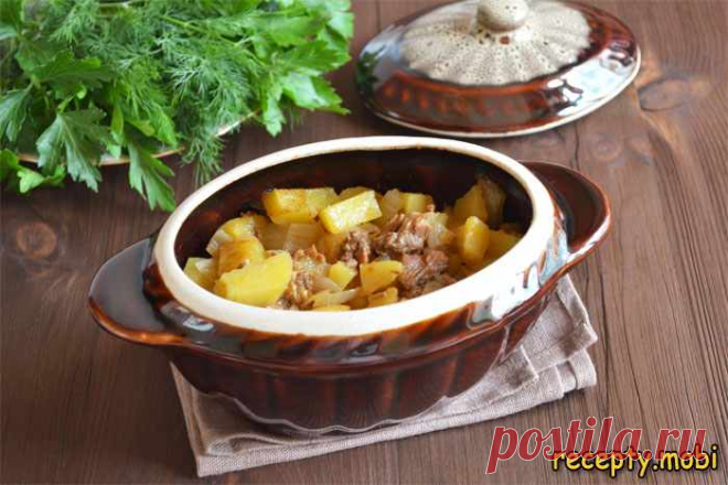 Картошка с тушенкой в горшочке в духовке

✅Ингредиенты
тушенка из говядины – 150 граммов;
картофель (большой) – 2 штуки;
репчатый лук (средний) – 1 штука;
чеснок – 2 дольки;
томатная паста – 1,5 чайные ложки;
молотый перец;
соль.