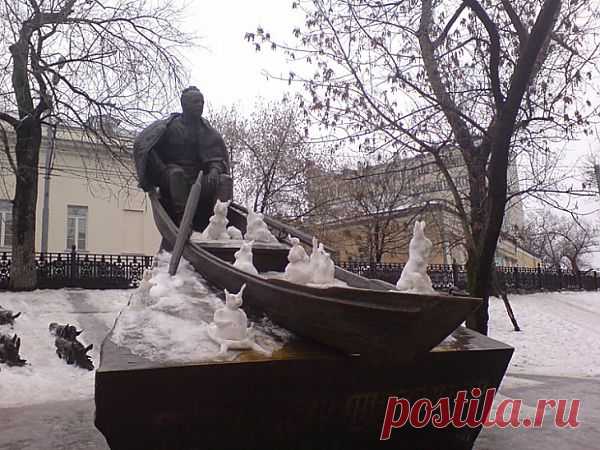 А между тем на улицах Москвы... / Городская среда (граффити, снеговики, ets) / Модный сайт о стильной переделке одежды и интерьера