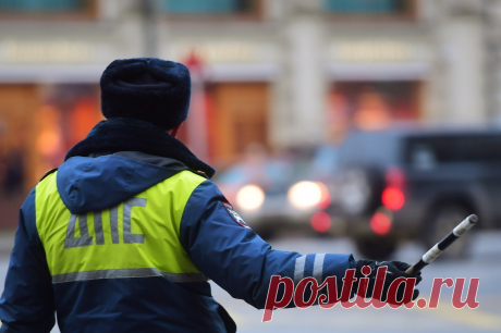 Рейды ГИБДД: Что Нужно Знать Водителям? Рейд в переводе с английского означает «набег». При совершении данного действия инспекторами ГИБДД происходит что-то подобное: блюстители порядка выходят на дороги и массово останавливают автомобили.