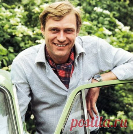 11 декабря 1949 года родился актер Борис Щербаков.