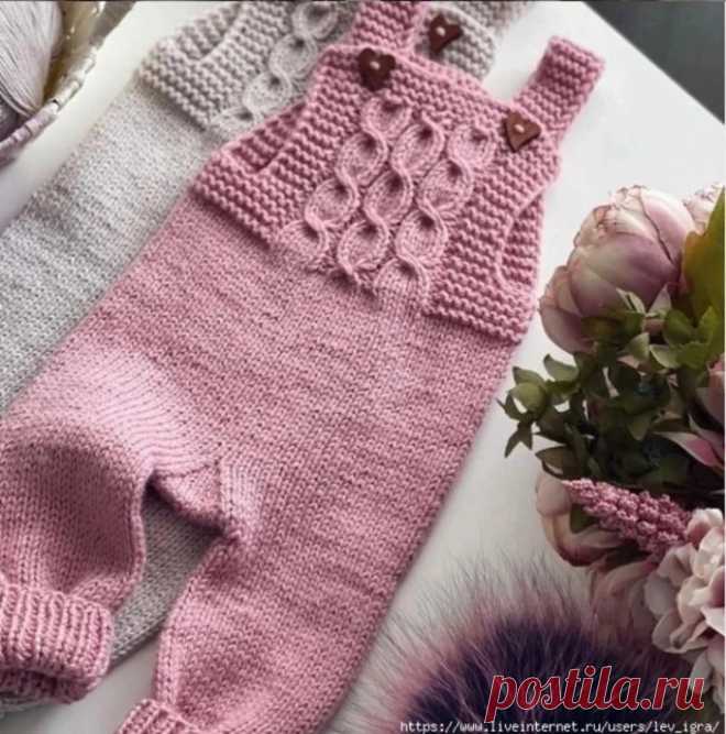 Детский полукомбинезон спицами