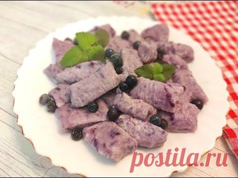 ЛЕНИВЫЕ ВАРЕНИКИ С ЧЕРНИКОЙ! Очень вкусные и нежные! - YouTube   
Ингредиенты:
•	Творог – 200 г
•	Черника – 60-70 г
•	Яйцо – 1 шт.
•	Сахар – 0,5 ст.л.
•	Соль – 1 щепотка
•	Мука – 3-4 ст.л.