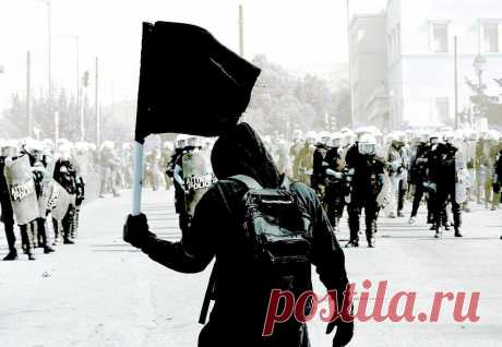 Исповедь радикального анархиста, ставшего буржуа: «я делал это ради энергии вызова»
Почему молодёжь примыкает к радикальным движениям Леворадикальное движение в Европе набирает позиции Леворадикальное движение в Европе набирает позиции Фуфло от ФСБ Алексей смеётся в вебку, а я на автомате подмечаю, что у него вебка круче, чем у меня, и мне, как блогеру, становится стыдно. — Я о своих текущих политических взглядах распространяться не буду, в […]
Читай дальше на сайте. Жми подробнее ➡
