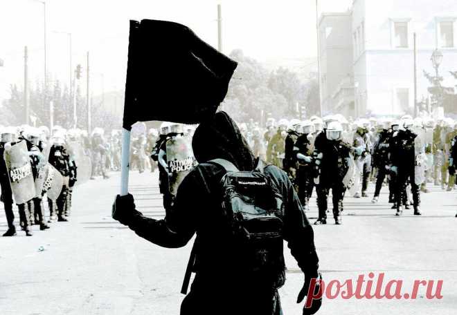 Исповедь радикального анархиста, ставшего буржуа: «я делал это ради энергии вызова»
Почему молодёжь примыкает к радикальным движениям Леворадикальное движение в Европе набирает позиции Леворадикальное движение в Европе набирает позиции Фуфло от ФСБ Алексей смеётся в вебку, а я на автомате подмечаю, что у него вебка круче, чем у меня, и мне, как блогеру, становится стыдно. — Я о своих текущих политических взглядах распространяться не буду, в […]
Читай дальше на сайте. Жми подробнее ➡